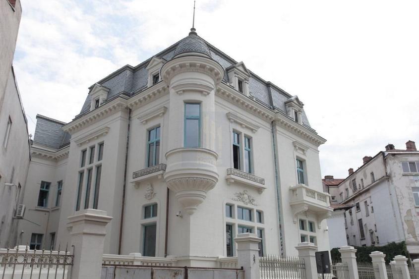 Vila istorica de vanzare in zona *Unirii* | 21 camere | curte, garaj - 60
