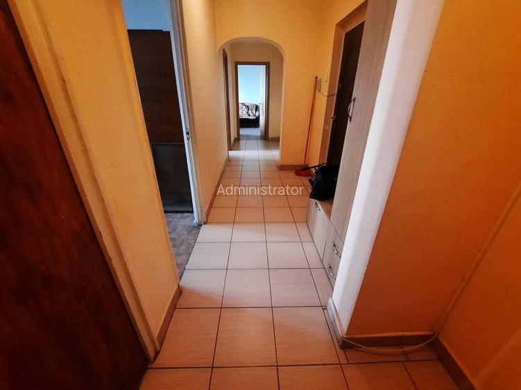 VANZARE 4 CAM MARGEANULUI- BARCA