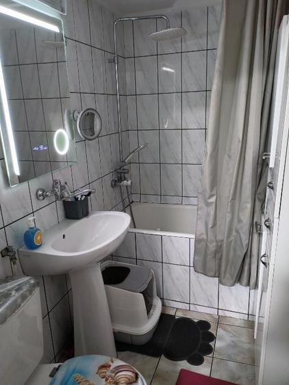 Apartament 2 camere , decomandat , etaj 2 , km 0 ( cu loc parcare ). 0736003786 - 6