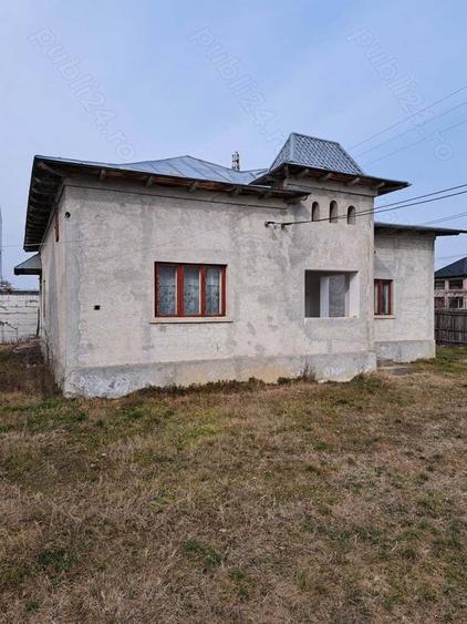 vand casa in Poiana Lacului la 15 minute de Pite?ti la 15 km ?i la 300 m de centru comunei - 5