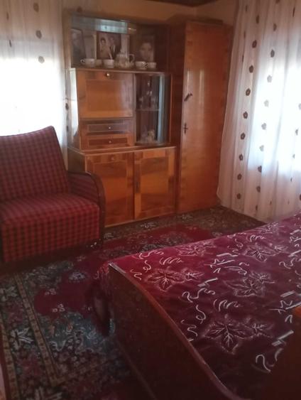 Casă cu 2 camere decomandat în Central