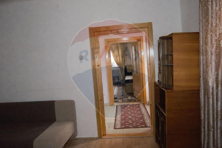 Casă de vânzare cu acces din două străzi in Alba Iulia, comision 0% - 4