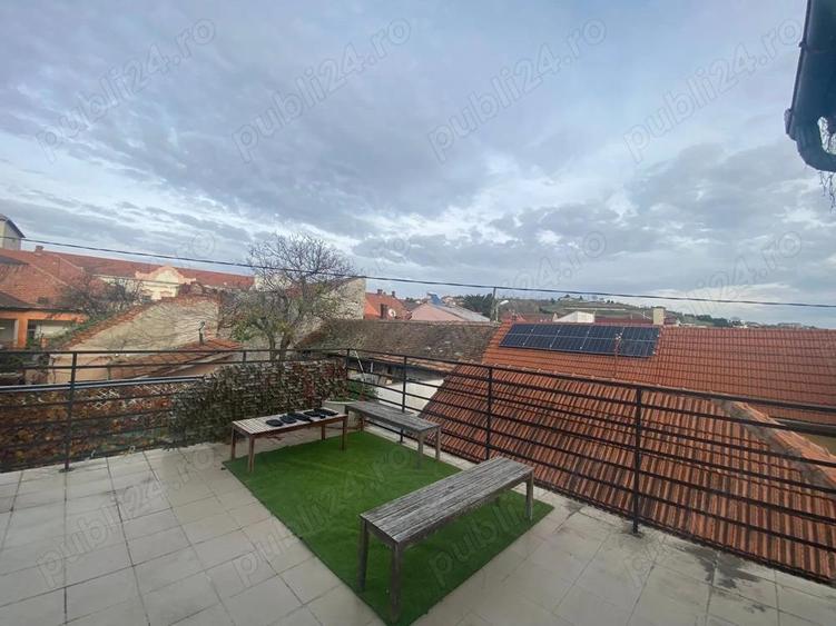 Vila ultracentrala, 390 mp utili, doua corpuri, birou cu acces stradal - 1