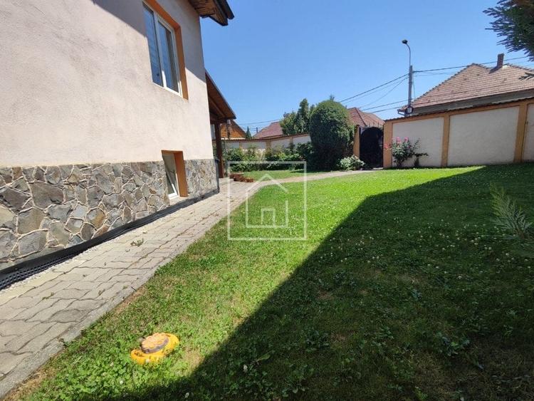 Casa individuala buna cu 4 camere 349 mp teren, 2 fronturi stradale, Lazaret - 1