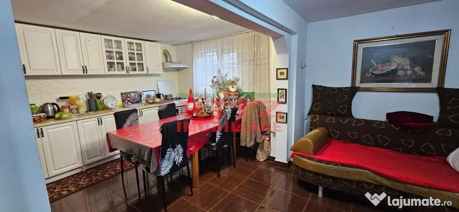 CASA DE VANZARE P 1 E - 11