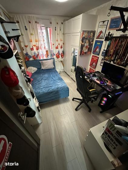 Apartament cu 4 camere semidecomandat în Obor