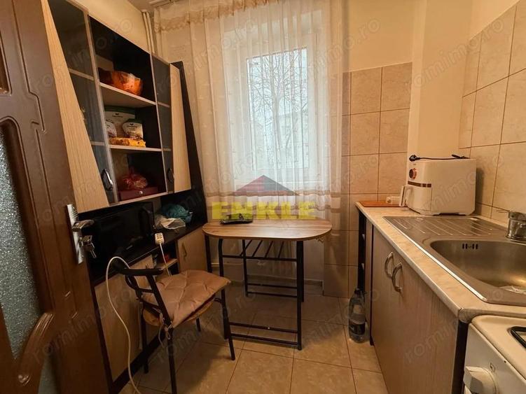 Vanzare apartament cu suprafa?a totala de 50 mp, zona Scolii 7 - 7