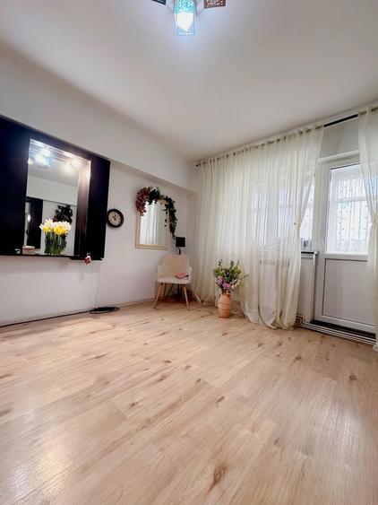 Persoana fizica ,apartament 3 camere foarte luminos si mare ,70mp renovat - 1