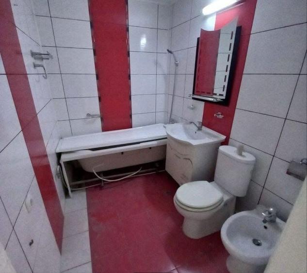 Apartament de vanzare partial renovat - 3