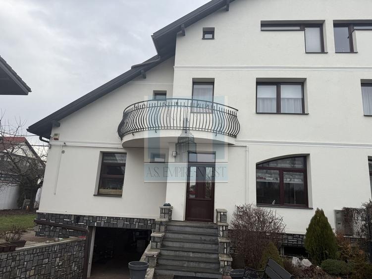 Casa/Villa 7 camere, singur in curte - zona Tractorul/Brasov - 1