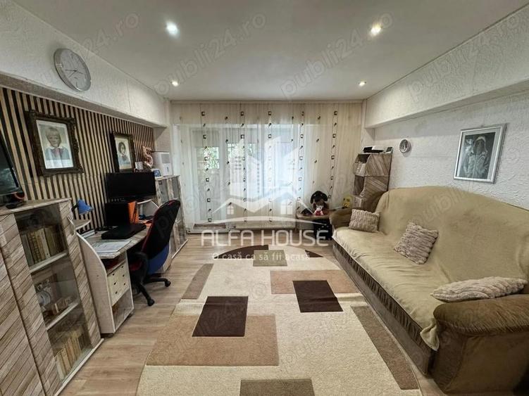 Vand 3 camere Decomandat zona Centrala - 1