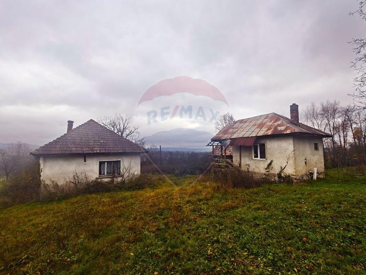 Teren de vânzare Unguraș cu priveliște si anexe - 5