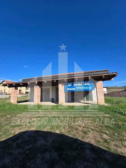 Casa individuala | Semifinisata | 200 mp | 743 mp teren | Ciugud - 1