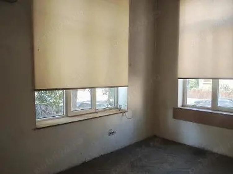 vand casa , 3 camere, curte comuna - 5