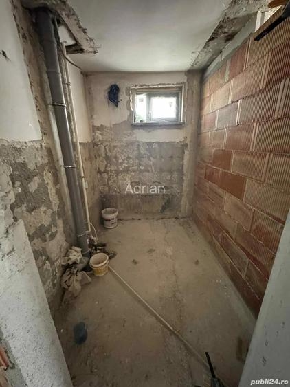 Apartament cu 3 camere in zona Alim.28