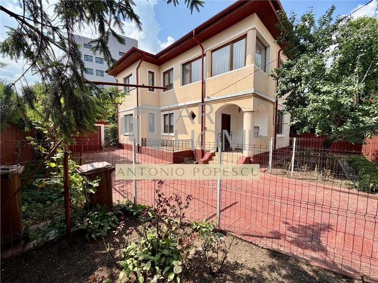 Casă individuală cu 3 camere cu Canalizare în Ultracentral