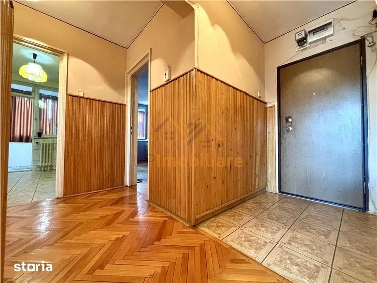 Apartament cu 3 camere în Decebal