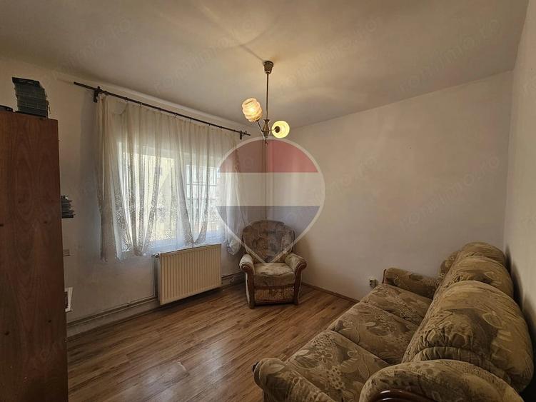 Apartament cu 6 camere decomandat în Central