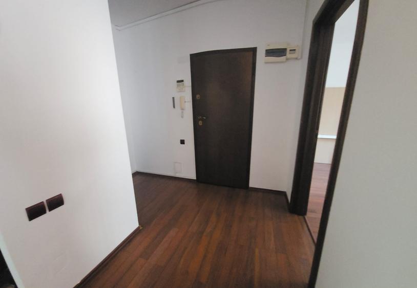 Apartament cu 4 camere semidecomandat în Dorobanți