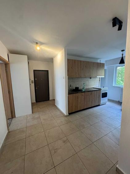 Apartament cu 3 camere decomandat în Exterior Vest