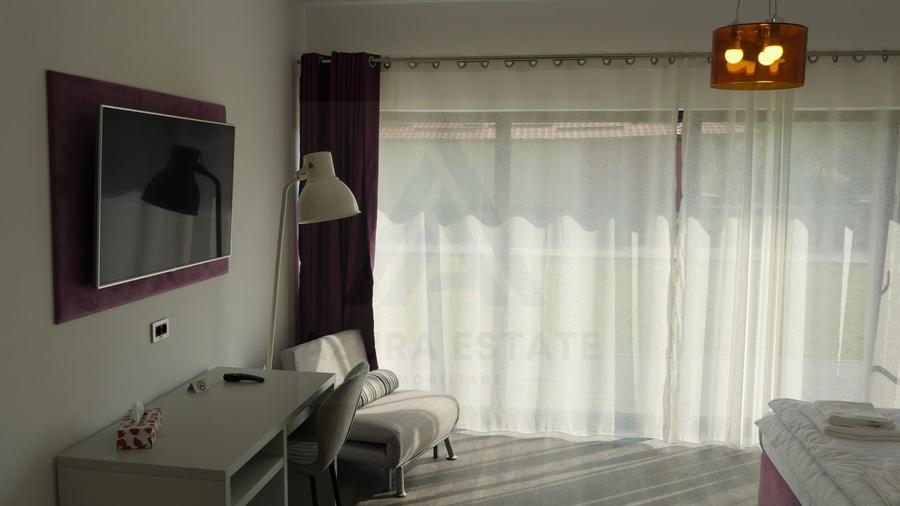 Casă individuală cu 10 camere cu Teren 4600 Mp în Central