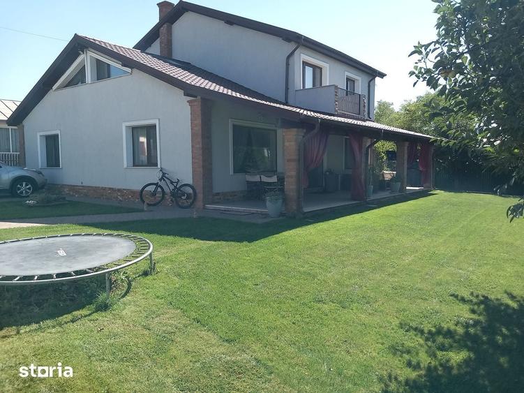 Casă cu 4 camere cu Teren 585 Mp în Smârdan