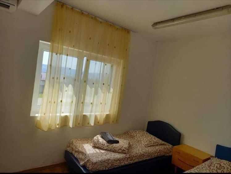 Casă cu 4 camere cu Teren 500 Mp în Uriu