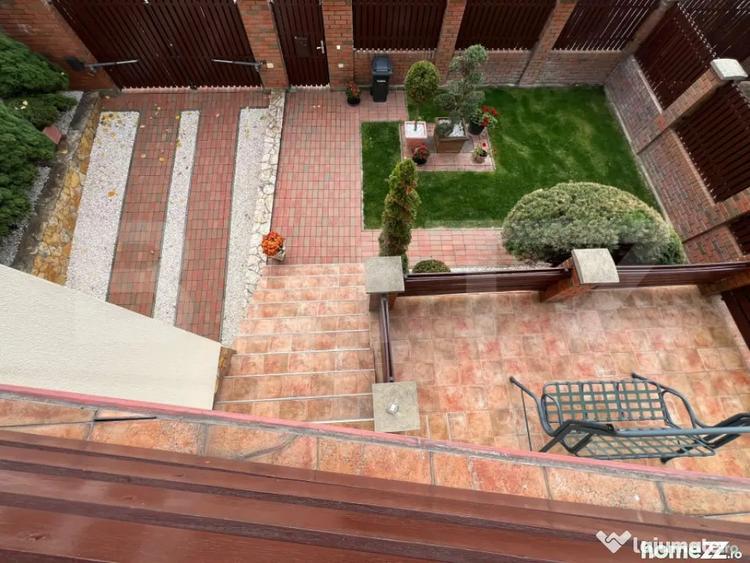 Casă cu 7 camere cu Teren 330 Mp în Burdea