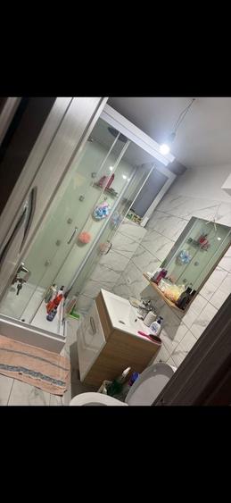 Apartament cu 3 camere semidecomandat în Exterior Nord