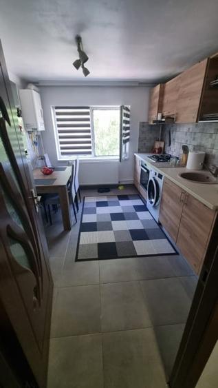 Apartament cu 3 camere decomandat în Otopeni