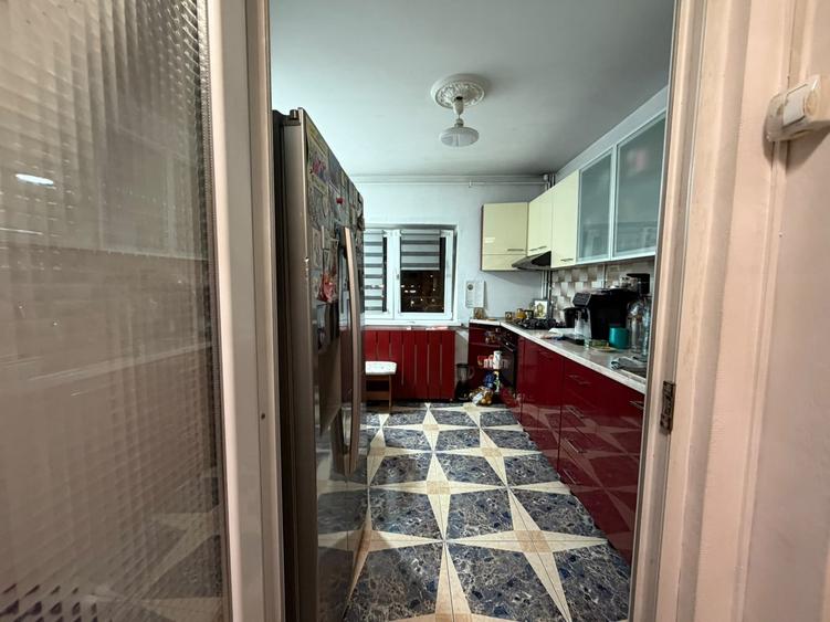 Apartament cu 3 camere decomandat, mobilat în Sebastian