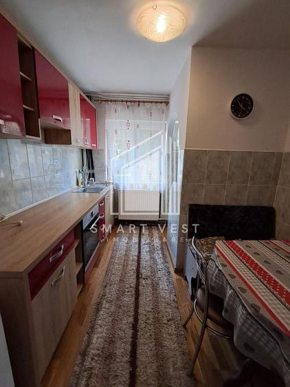 Apartament cu 3 camere semidecomandat, mobilat în Micro 16