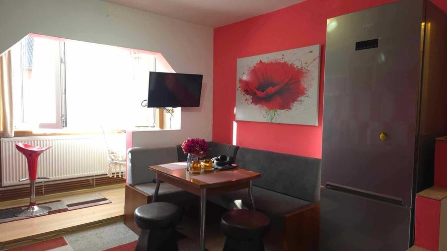 Apartament cu 2 camere decomandat în Petros