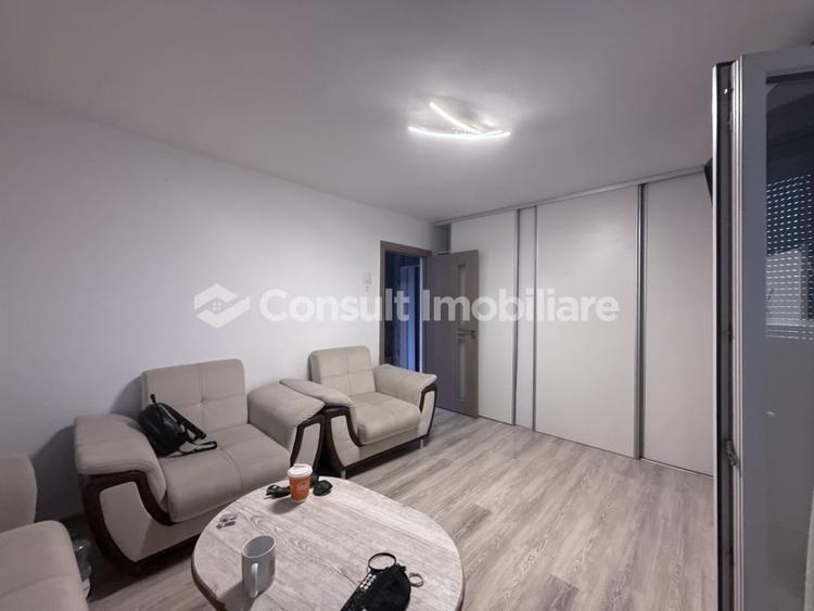 Apartament cu 3 camere decomandat în Între Lacuri