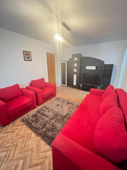 Apartament cu 3 camere semidecomandat în Drumul Taberei