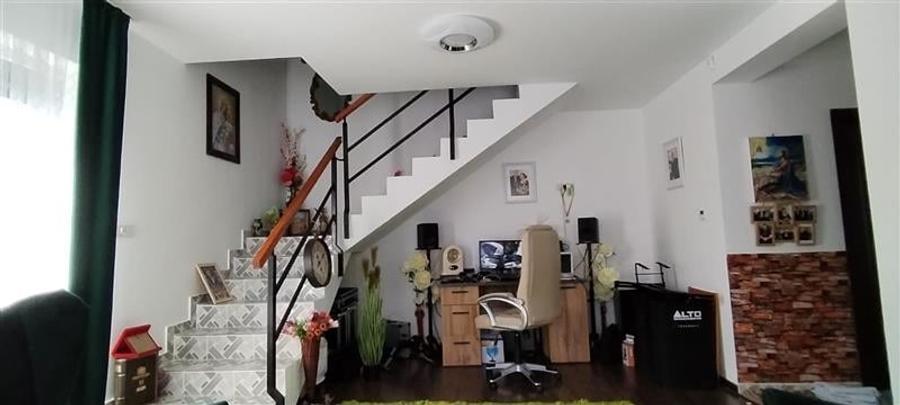 Duplex cu 3 camere cu Teren 300 Mp în Exterior Vest