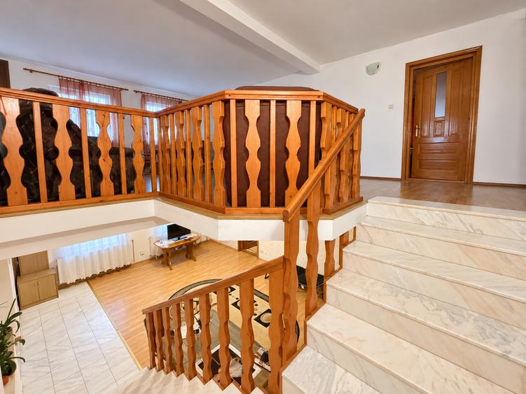 Casă individuală cu 6 camere cu Canalizare în Valu lui Traian