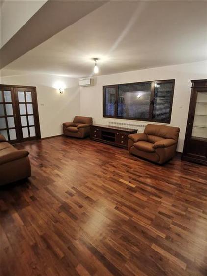 Casă individuală cu 9 camere cu Piscina în Banu Manta