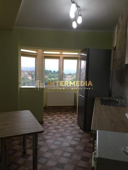 Apartament cu 4 camere decomandat în Cetate
