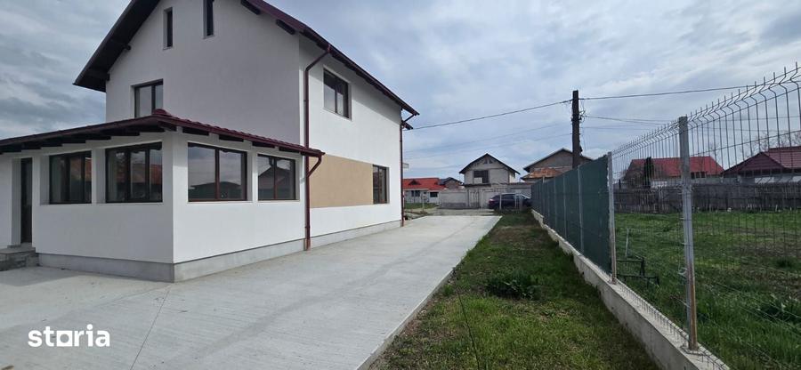 Casă cu 4 camere cu Teren 600 Mp în Bradu