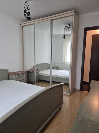 Apartament cu 3 camere decomandat în Ștefan cel Mare
