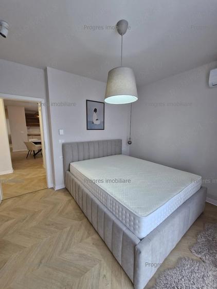Apartament cu 3 camere semidecomandat în Aradului