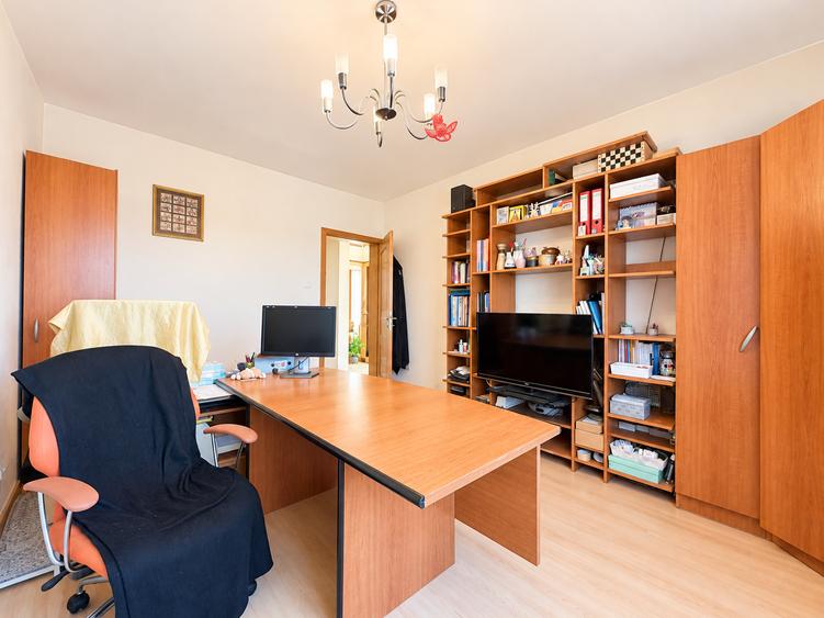 Apartament cu 3 camere decomandat în Șagului