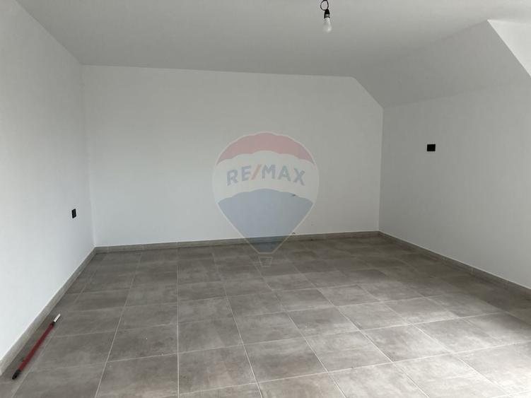 Casă / Vilă cu 5 camere de vânzare - 12