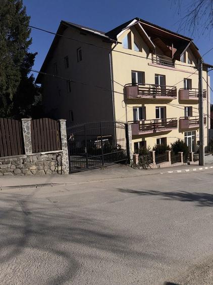 Vand sau schimb cu auto apartament busteni vizavi de partie - 4