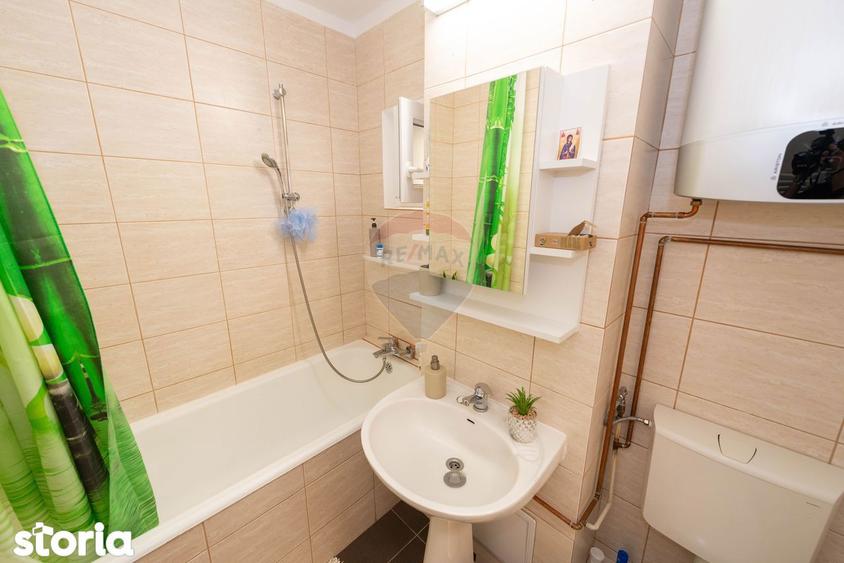 Apartament cu 3 camere, mobilat în Tei
