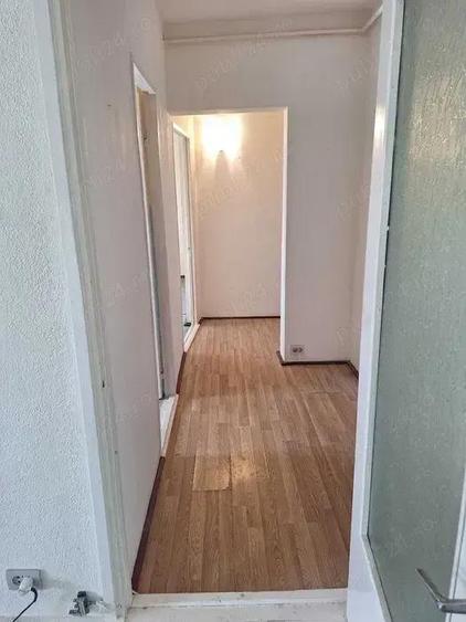 Apartament cu 2 camere zona Unirii Sud etaj intermediar confort 1 decomandat Pret: 58.000 - 6