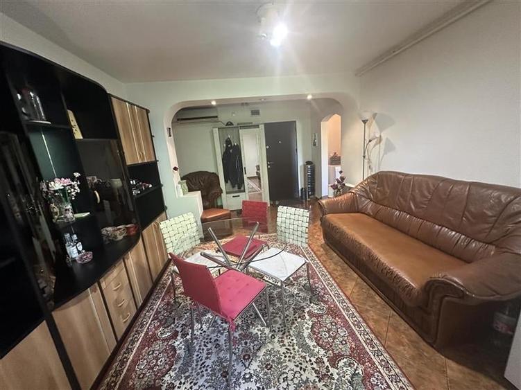 Mobilat și utilat cu 2 balcoane, modificat ?n 3 camere, aproape de Piaț - 4