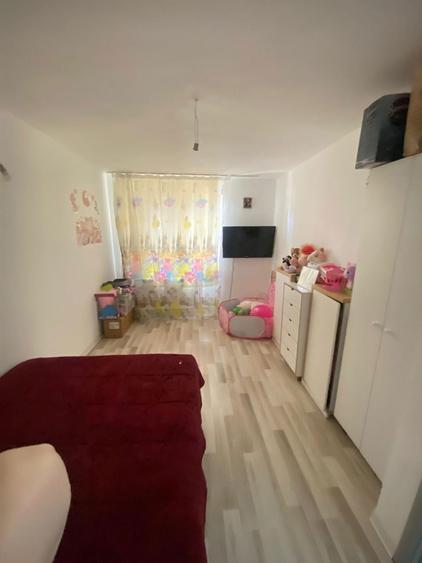 Vand Apartament 3 camere - 1