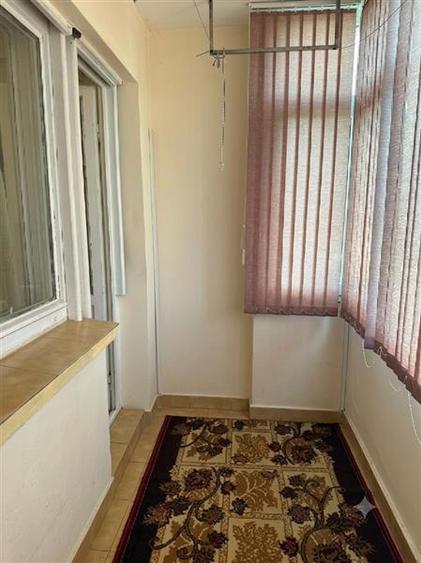 Apartament cu 3 camere semidecomandat în Podu Roș